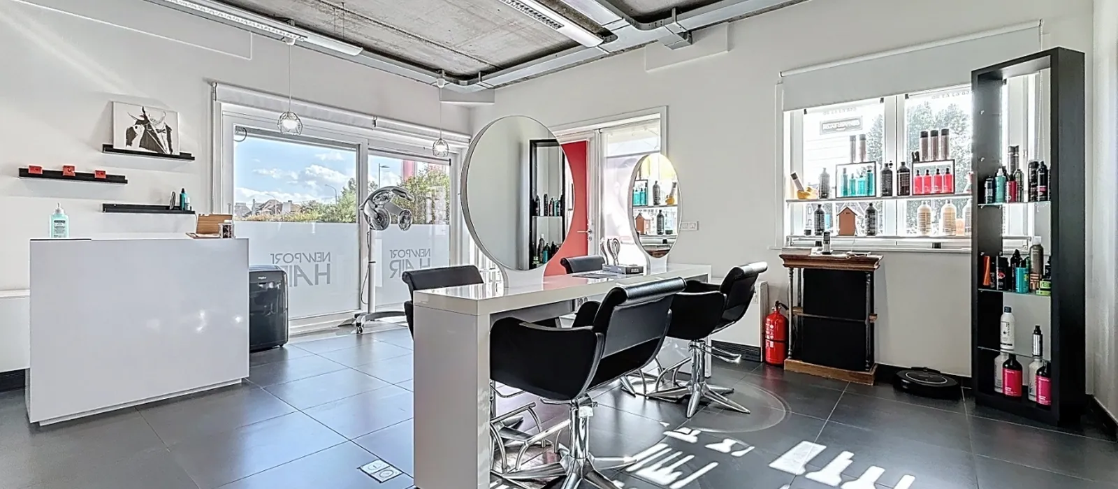 1763815052-foto kapsalon 1 Sea Port